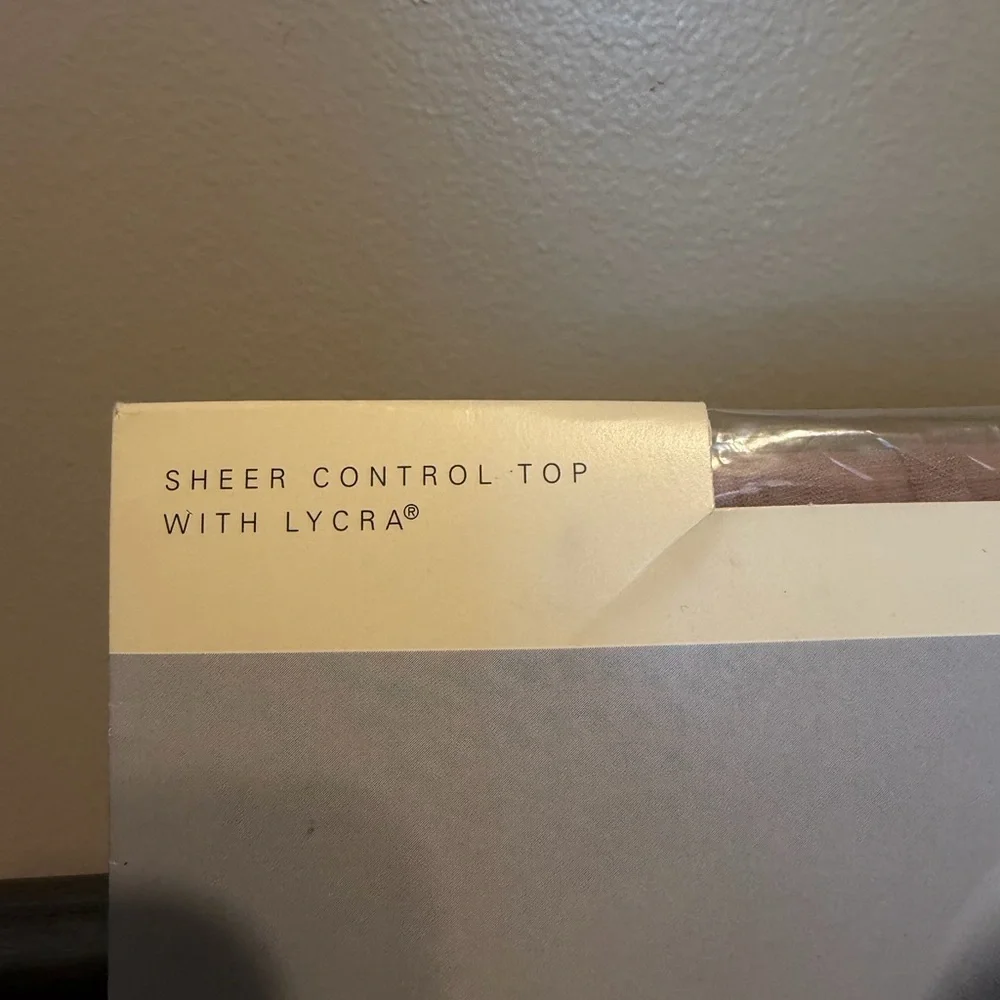 Ann Taylor Sheer Control Top Pantyhose Medium Buff Hosiery NWT Lycra